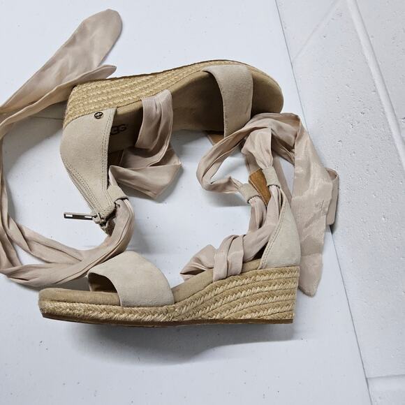 UGG Women's Size 6 Espadrille Shoes Heels‎ Suede Tie up - Picture 7 of 8